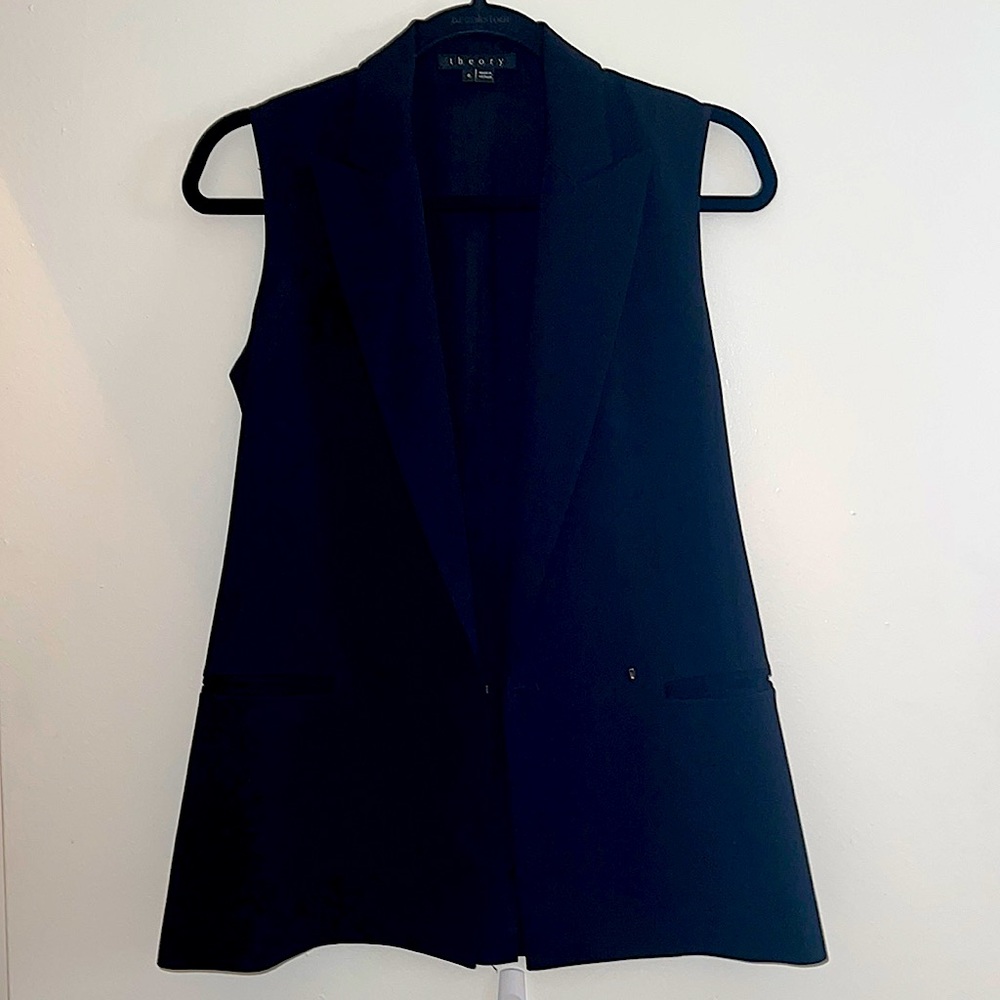 Theory black vest size 0
